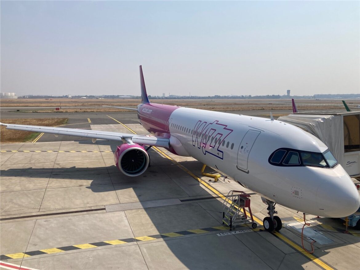 ACG Wizz Air A321neo delivery, Aviation Capital Group Wizz Air, Wizz Air A321neo aircraft, Airbus A321neo sale and leaseback, ACG aircraft leasing, Wizz Air fleet expansion, Pratt and Whitney GTF engines, aircraft asset management, airline fleet financing, Airbus A321neo leasing,
